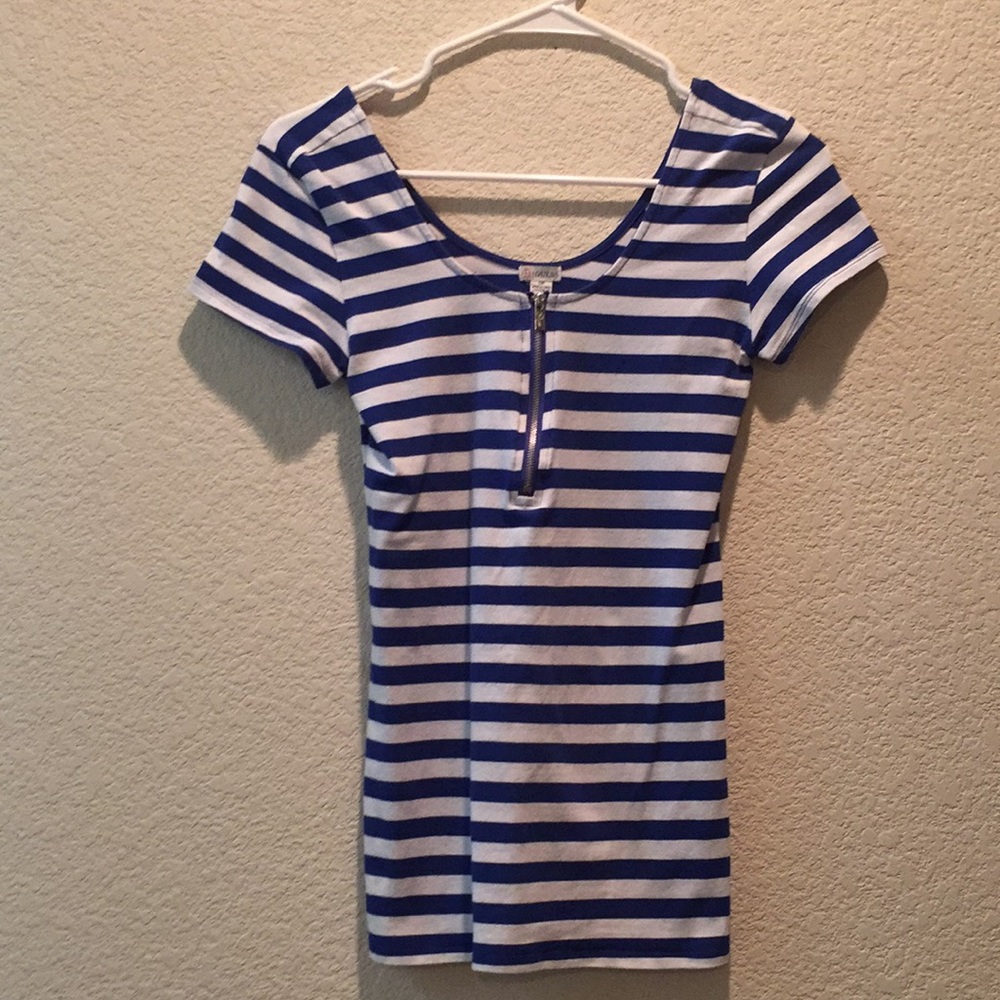 Guess zip up top